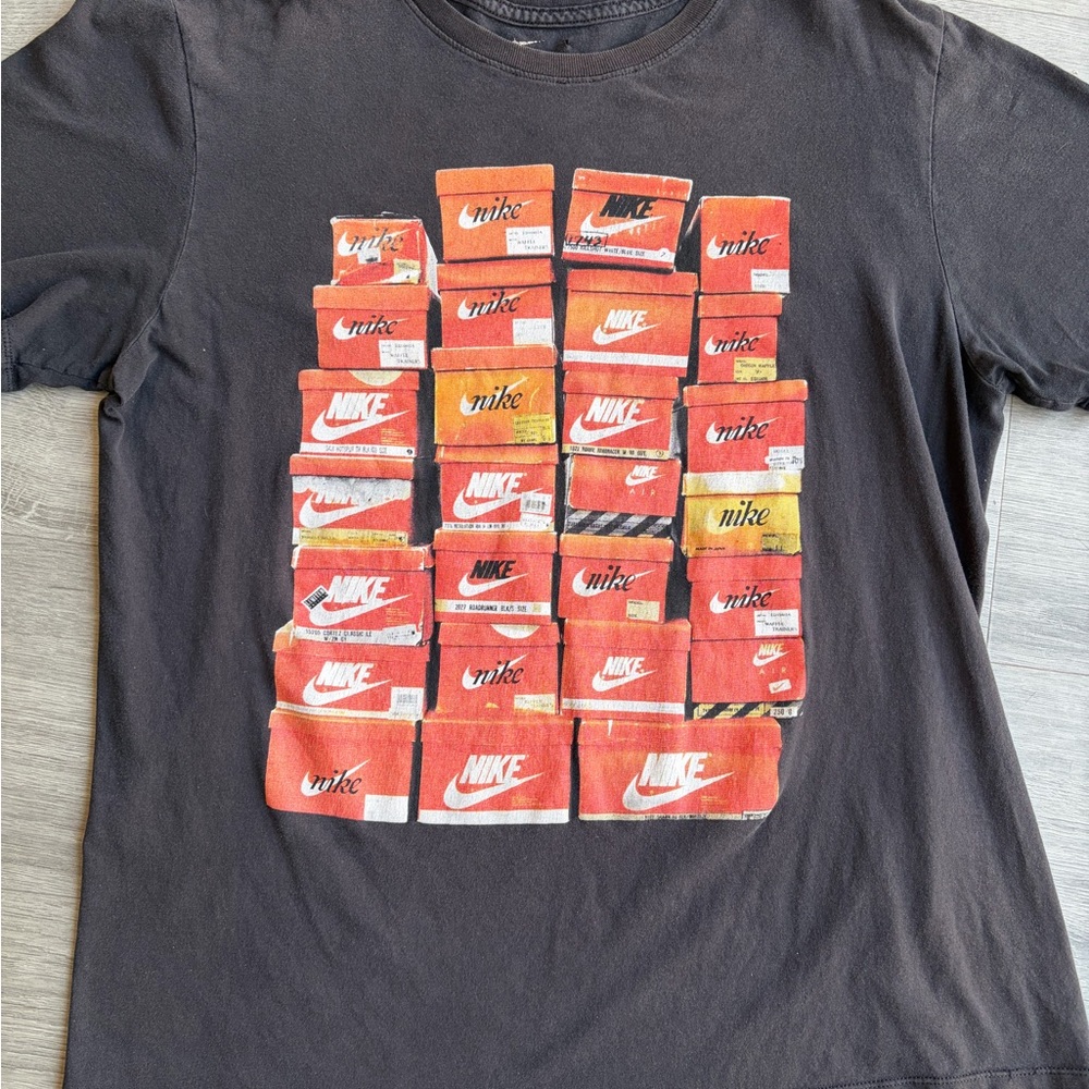 Vintage Nike Tee – Perfectly Distressed / Grunge Skater Vibes